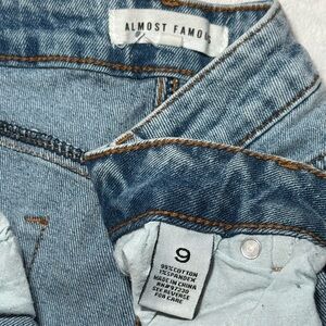 High waisted 
Flare
Distressed denim jeans with a raw hem